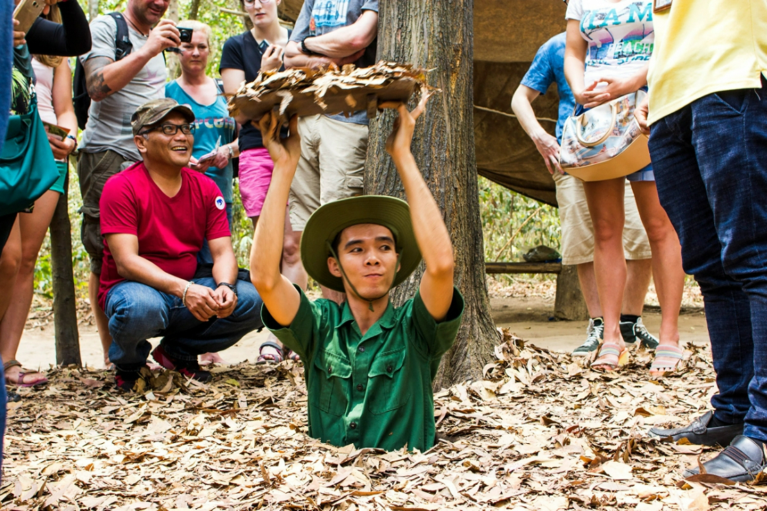 The Sacred Cao Dai Tempel & Cu Chi Tunnels