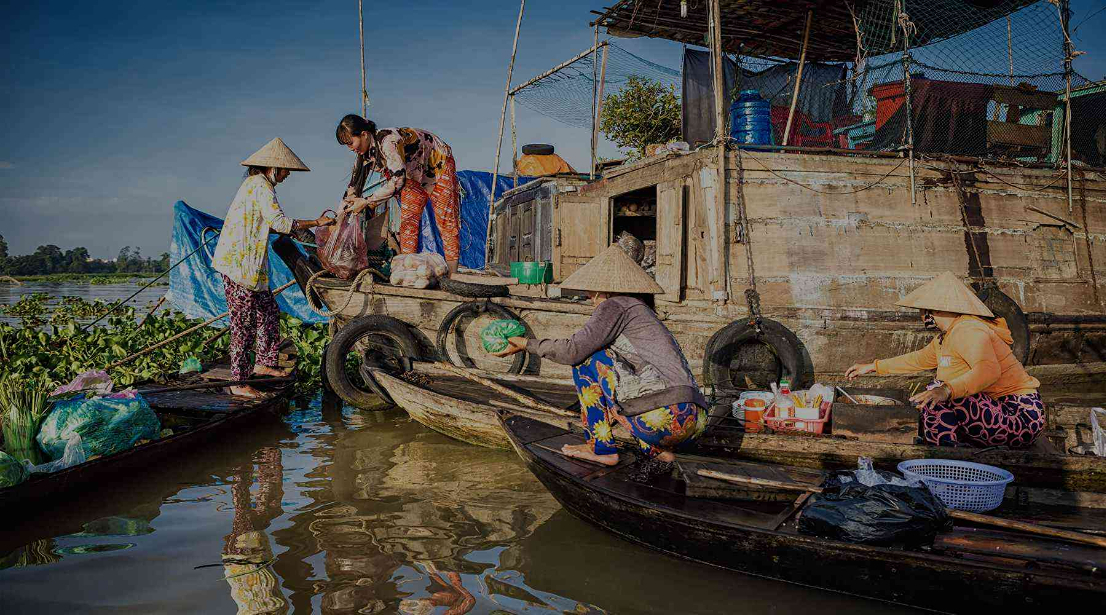 Long Xuyen floating market