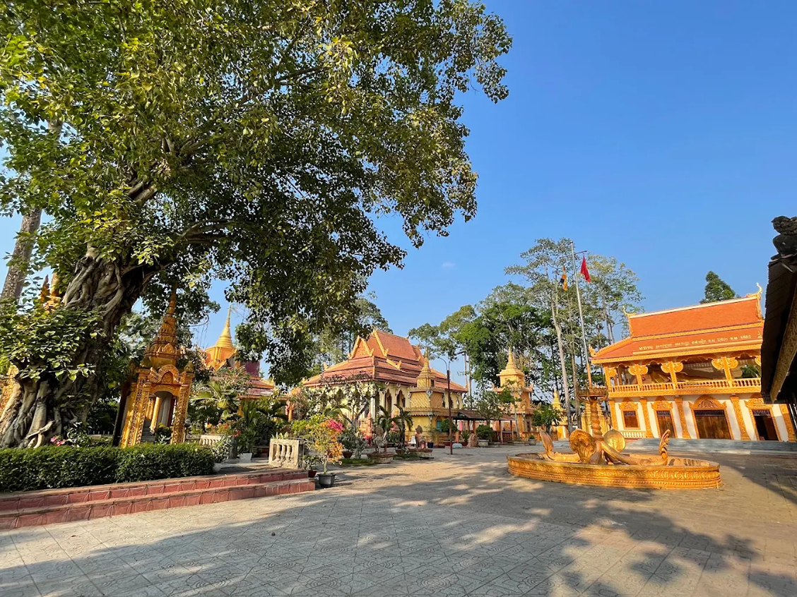 Pothisomron Pagoda