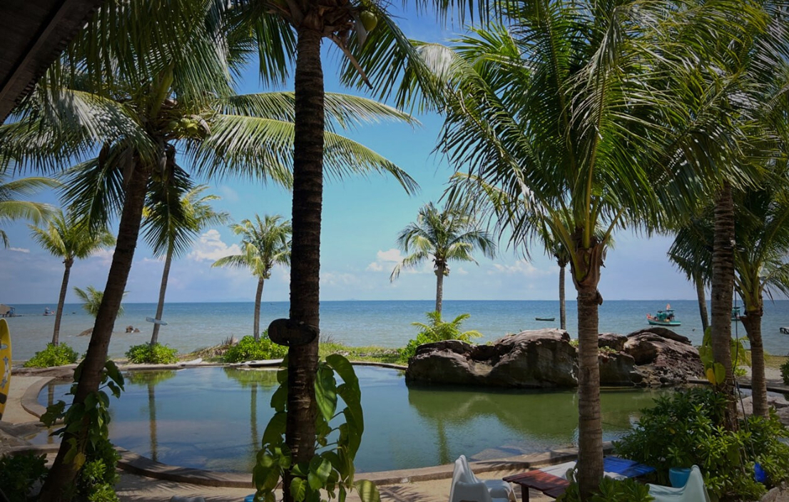 Rory’s Beach Club