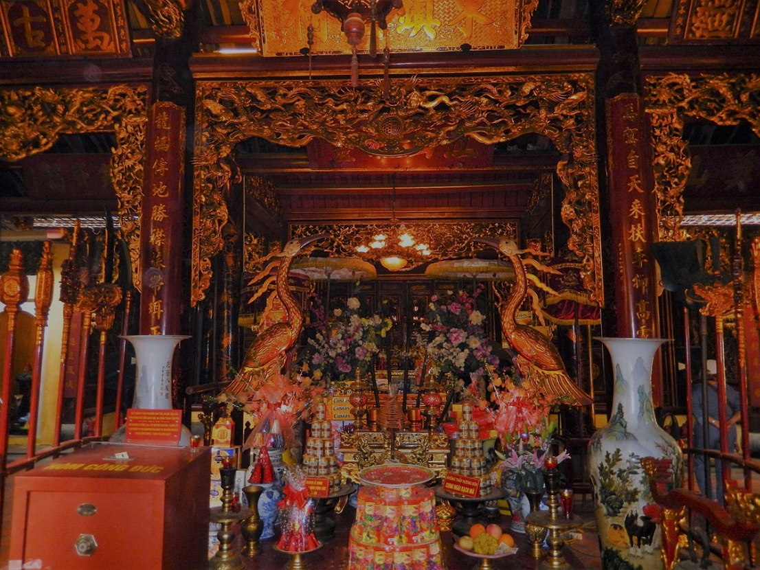 Bach Ma Temple